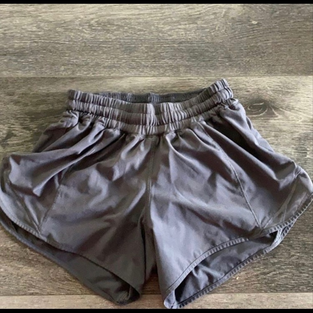 Lululemon Hotty Hot shorts RARE COLOR